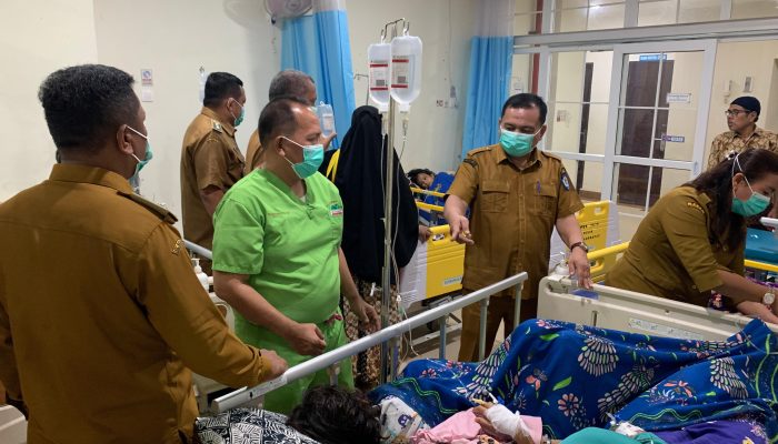 Sekda Labuhanbatu Kunjungi Warga Keracunan Makanan di RSUD Rantauprapat