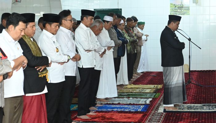 Kepala Kua Bilah Hulu Imami Sholat Jumat Bersama Presiden Jokowi