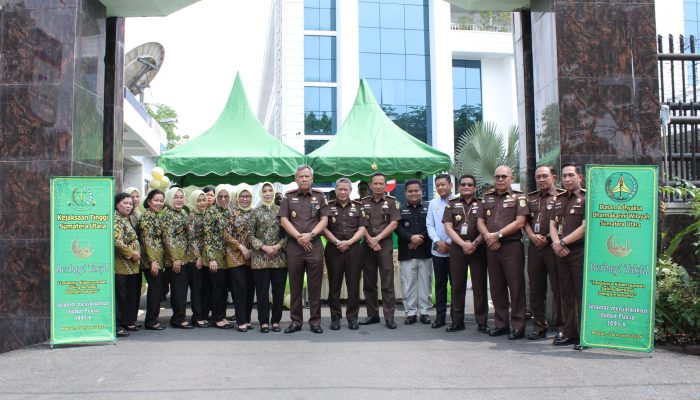 Baksos Berkah Ramadan, Kejati Sumut Bagi-Bagi Takjil Kepada Masyarakat