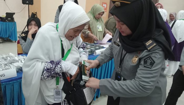 Calhaj kloter 12  Deli Serdang Dapat Bantuan Baju Koko dan Mukena Dari Pemkab