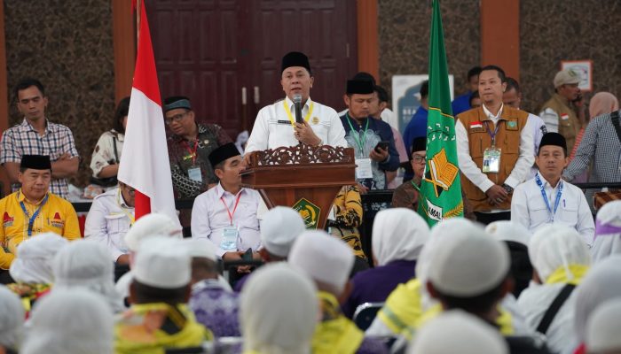 Ketua PPIH Deberkasi Medan H.Ahmad Qosbi.S.Ag.MM  Dan Bupati Labura Sampaikan  Tetap Jalin Ukhuwah Islamiyah Pada Penerimaan Kedatangan Kloter 7