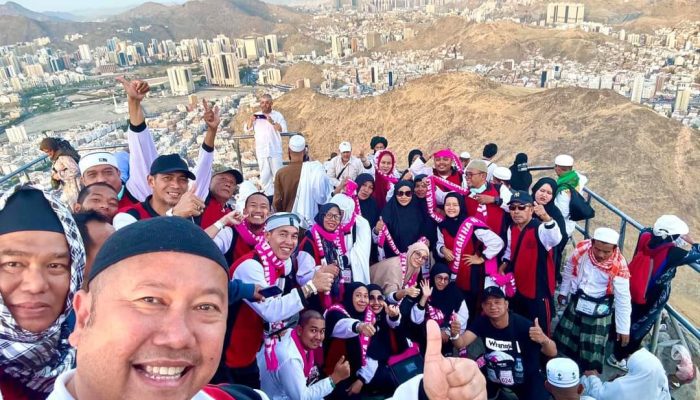 Bukan Karena Kami Yang Hebat, Tetapi Karena Allah Yang Menguatkan, Jamaah KBIHU Adliyah Mendaki Jabal Nur Dan Ziarah Ke Gua Hiro’