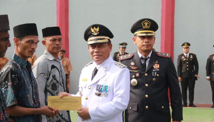 Kemenkumham Beri Hadiah Dan 13 Orang Langsung Bebas Lapas TBA Berikan Remisi Ke 705 Warga binaan