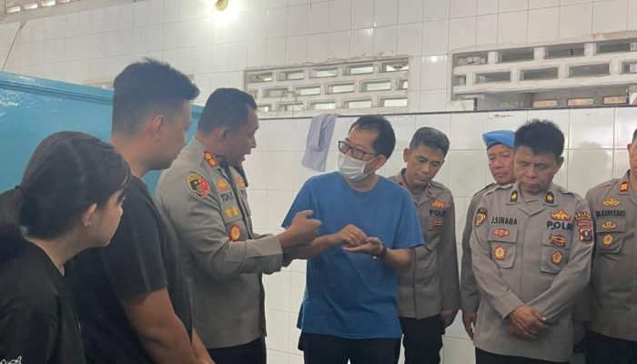 Kapolres Tanjung Balai Melayat Almarhum AKP Robinson Saragih SH di Rumah Sosial Tanjung Balai