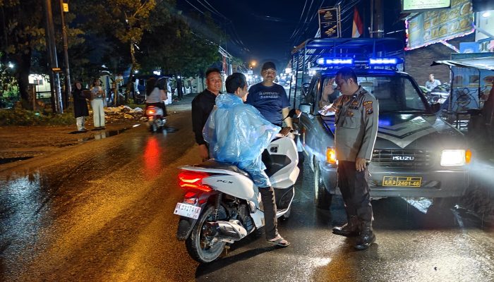 Dukung Pelaksanaan PON XXI, Polres Tanjung Balai Laksanakan Blue Light Patrol Wujud Kehadiran Personel di Jalan Guna Menciptakan Situasi Aman Kondusif
