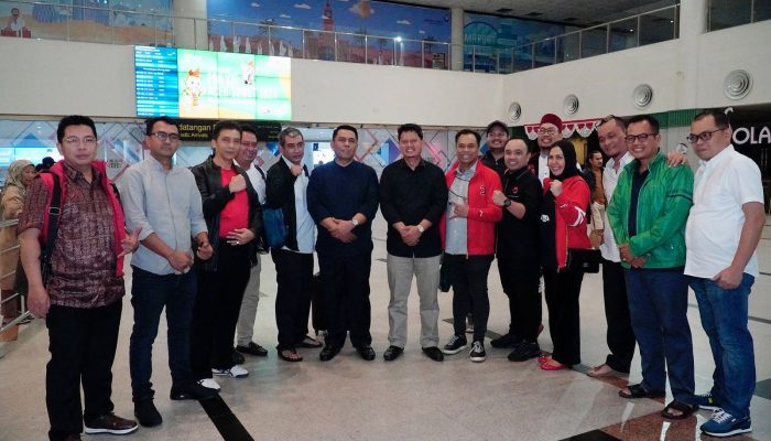 DPC PDI Perjuangan Bersama DPC PPP Kota Medan Dampingi Bung Abdul Rani, SH Sambut Prof Ridha Darmajaya di Bandara Kuala Namo.