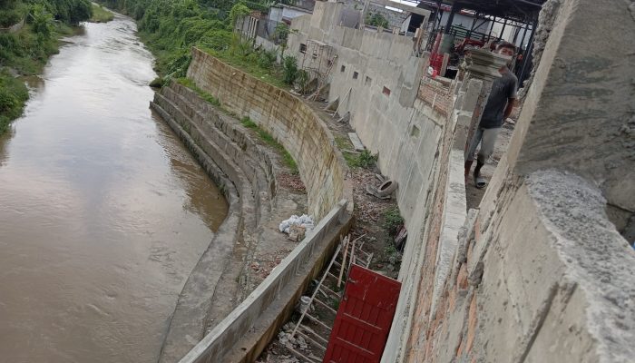 Lurah Titi Kuning Akbar AR.SSTP Sampaikan Pemasangan Bronjong Daerah Sungai Deli, Izinnya Bukan Dari Kelurahan.