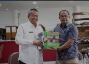 Kanwil Kemenag Sumut Serahkan Majalah Pembina ke Dispusip Sumut, Dalam Sajian Info layanan Kemenag RI