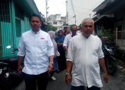 Paslon 02 Prof Ridha Turun langsung Bagikan Ratusan Bungkus Nasi Untuk Korban Banjir Di Kampung Aur