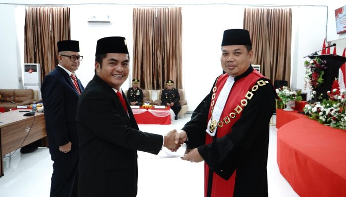 Elisati Halawa Dari  Partai PDI-P  kembali Di Lantik Menjadi Ketua DPRD Nias Selatan