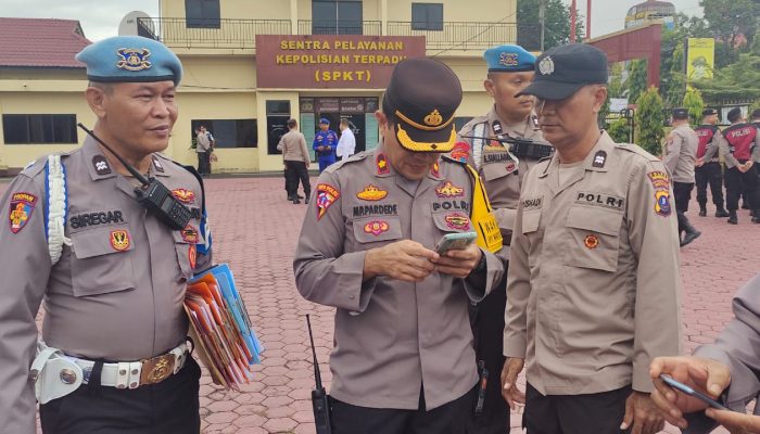 Wakapolres T.Balai Periksa Mendadak HP Personil Untuk Mencegah Judol