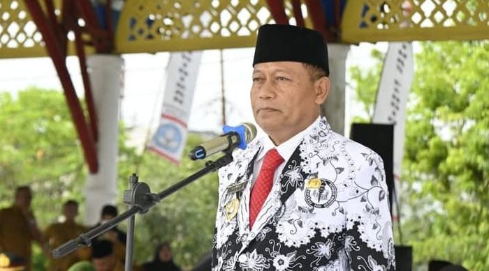 Pembina Upacara HUT PGRI dan Hari Guru Nasional Walikota Tanjungbalai Waris Tholib