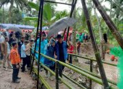 Sepasang Kekasih” di Jembatan Baduy Kecil Pada Peringatan HKSN 2024