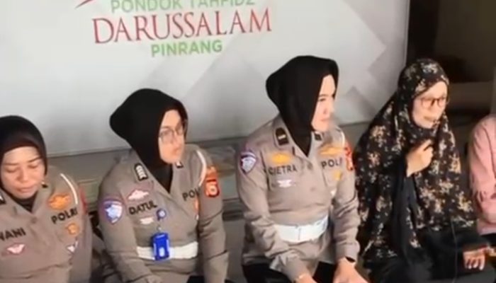 Polwan Cantik Ipda Cietra Ariesta Gelar Jumat Berkah Untuk Kaum