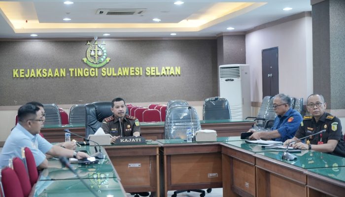HARI PERTAMA KERJA DI TAHUN BARU 2025, KAJATI SULSEL AGUS SALIM LAKUKAN SIDAK PEGAWAI