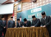 Pejabat Administrator Kanwil Kemenag Sumut Tandatangani Pakta Integritas 2025