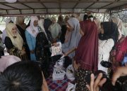 Istri Bupati dan Wabup Tebar Asa   Ditengah Duka Kebakaran Di Simpang Ulim