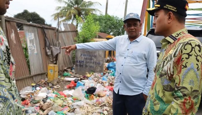 Wali Kota dan Wakil Wali Kota Tanjungbalai Sambangi Lapak Pedagang Yang Berjualan di Trotoar dan Bahu Jalan Dekat Titi Arteri, Dalam Menata Kota Tanjungbalai