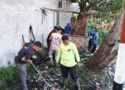 Perangkat Kecamatan TBS Bersama Elemen Masyarakat Kompak Bersihkan Sampah di Sungai Semenanjung  