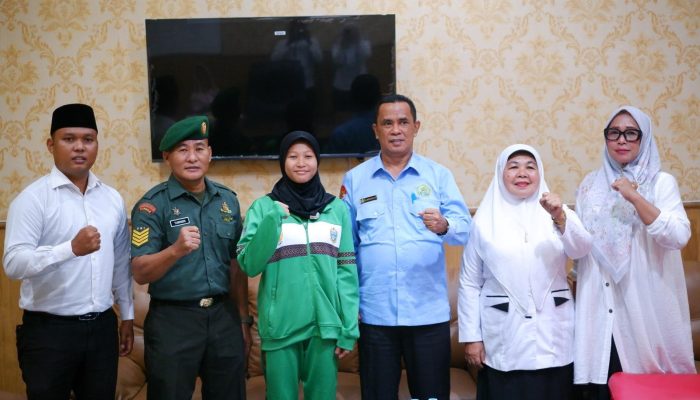 Kakan Kemenag Medan  Dr.H.Impun Siregar.MA  Dukung Penuh Siswi MTsN 2 Medan Wakili Sumut di Kejuaraan Taekwondo Internasional