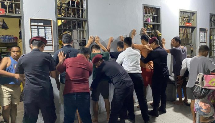 Gelar Razia Malam,Karutan Tanjung Pura Pastikan Rutan Bersih dari Handphone dan Narkoba