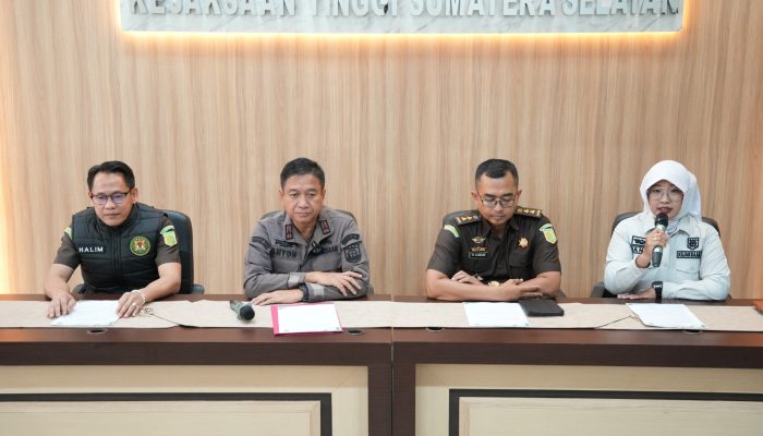 Kejati Palembang Tahan Tersangka DS Dalam Kasus Tipikor Pemberian KUR Mikro  Pada Salah Satu Bank Plat Merah Kacab Pembantu Sumendo Kab.Muara Enim