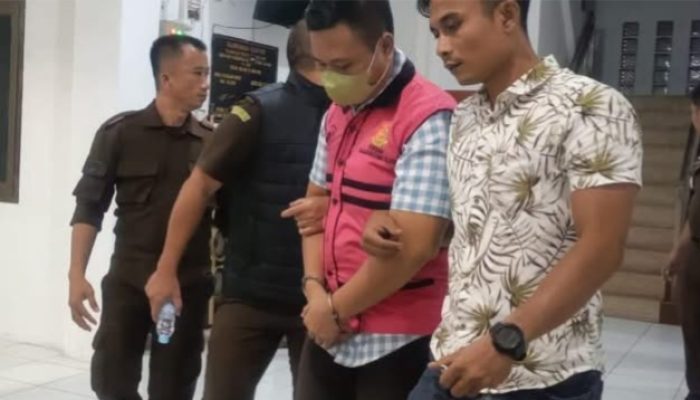 Tim Penyidik Kajari Nias Selatan Tahan Kaur Keuangan Desa Hilimaenamolo Dalam Kasus Tipikor Rugikan Negara Rp.965 Milyar TA 2020-2022