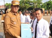 Pemkab Nias Barat Laksanakan Upacara Pengibaran Bendera, Dan Penyerahan SK PPPK , Bupati Tegaskan Disiplin dan Profesionalisme ASN
