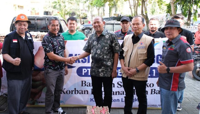 PTPN I Regional 1 Salurkan Bantuan Sembako untuk Korban Banjir di Deli Serdang dan Langkat