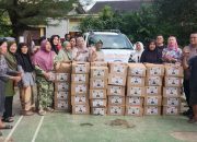 Polda Maluku Bantu 100 Paket Sembako buat Warga Kelurahan Besar