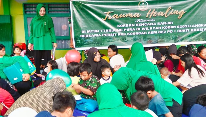 Posko Banjir MTsN 1 Langkat Laksanakan Trauma Healing Bersama TNI