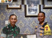 Danyon TP 903 Baluseda Letkol.Inf.Anotona Zebua.S.M Silaturahmi ke Polres Nias Dalam Memperkuat Sinergitas Antara TNI – Polri Di Kepulauan Nias