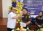 Wakil Wali Kota Bersama Forkopimda Beri Kejutan HUT Ke-50 Kajari Tanjungbalai, Bobon Robiana