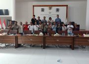 Masyarakat,aliansi dan para tokoh adat,tokoh agama Nias Selatan rapat dengar pendapat umum di DPRD kabupaten Nias Selatan.