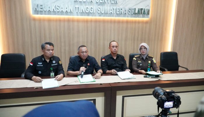 Kejati Sumsel Tahan 5 Tersangka Dugaan Tipikor  Dalam Pemberian Kredit Dari Bank Pemerintah Kepada 2 Perusahaan  PT. BSS Dan PT. PAL