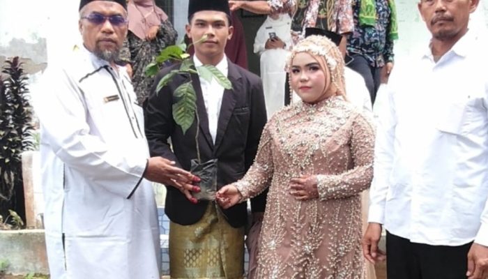 KUA STU Jehe Tanamkan Cinta dan Kepedulian Melalui Gerakan Satu Pernikahan Satu Pohon