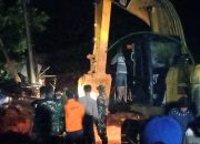 Tim SAR gabungan berhasil evakuasi 13 orang korban longsor di jalan lintas Tapanuli Utara