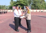 Saat Memimpin Giat Apel Pagi, Kapolres Madina Berikan Reward Dadakan Kepada Personil Berprestasi