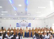 Bupati Nisut Serahkan SK Perpanjangan Masa Kerja PPPK