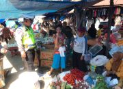 Bripka Dolar Tarigan Wujudkan Kamseltibcar lantas Yang Aman Dan Lancar Saat Pekan Di Pasar Sibande