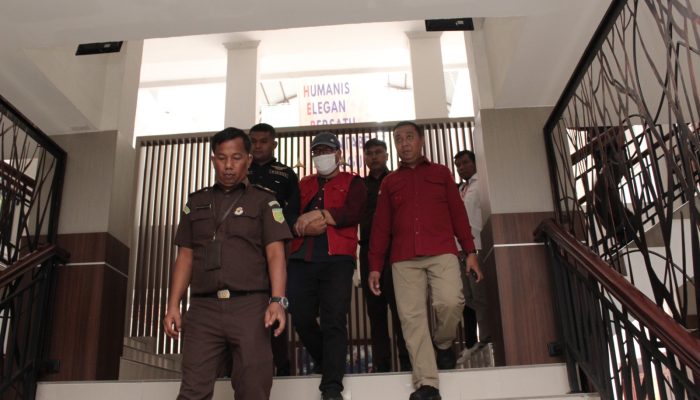 Rugikan Negara Rp32,7 M Mantan Camat Harian Di Tahan Kejatisu Diduga Korupsi Pembukaan Lahan Hutan Disamosir