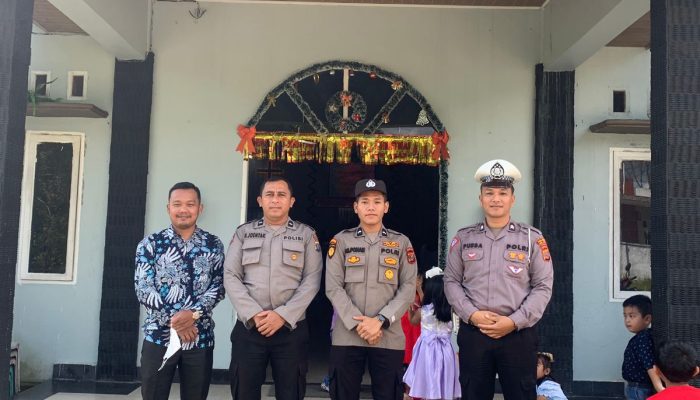 Polres Pakpak Bharat Melakukan Pengamanan Di Gereja Saat Perayaan Kenaikan Isa Almasih