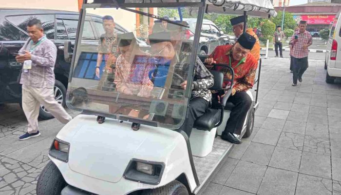Wali kota Medan Boby Afif Nasution Sumbang 2 unit Mobil ke PPIH Embarkasi Medan