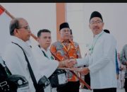 Ketua PPIH Embarkasi Medan H.Ahamd Qosbi.S.Ag.MM, Dan Bupati Labusel H.Edimin Lepas Tamu Allah Kloter 22