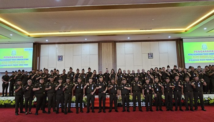 Kunker ke Kejari Paluta, Kepala Kejaksaan Tinggi Sumatera Utara Sampaikan Capaian Kinerja dan Agar Bijak dalam Bermedia Sosial