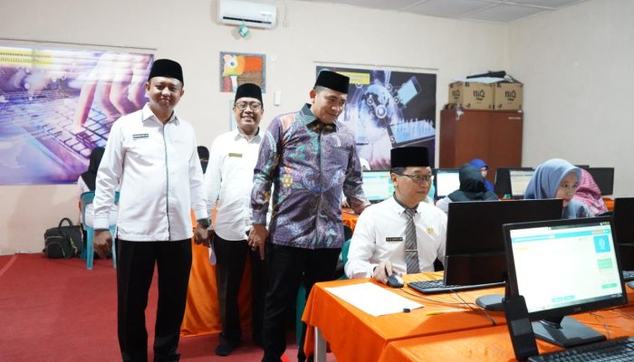 Kabid Pendidikan Madrasah Kemenag Sumut Dr.H.Erwin Dasopang dan Rombongan Monitoring  Assessment Kompentensi  Guru Dan Tenaga Pendidikan  Tahun 2024 