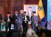 Wali Kota Tanjungbalai menerima Piagam Penghargaan Kepala Badan Kependudukan Dan Keluarga Berencana Nasional