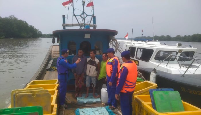 Sat Pol Airud Polres T.Balai Perketat Pengawasan Perairan Serta Mengejar Dan Periksa Kapal