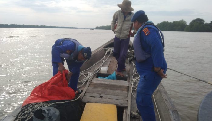Pastikan Barang Ilegal Tidak Masuk Melalui Perairan Menggunakan Kapal, Sat Polairud Polres Tanjung Balai Cek dan Periksa Kapal Nelayan Tanpa Nama