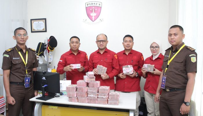 Dari Perkara Dugaan Korupsi Pembangunan Jalan Muarasoma-Simpang Gambir Madina,Kajati Sumut Terima Uang Pengganti Rp.2 Milyar Lebih